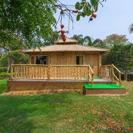 Stayvista At Maple Farms With Pool, Bbq & Bonfire Sohna Exterior photo